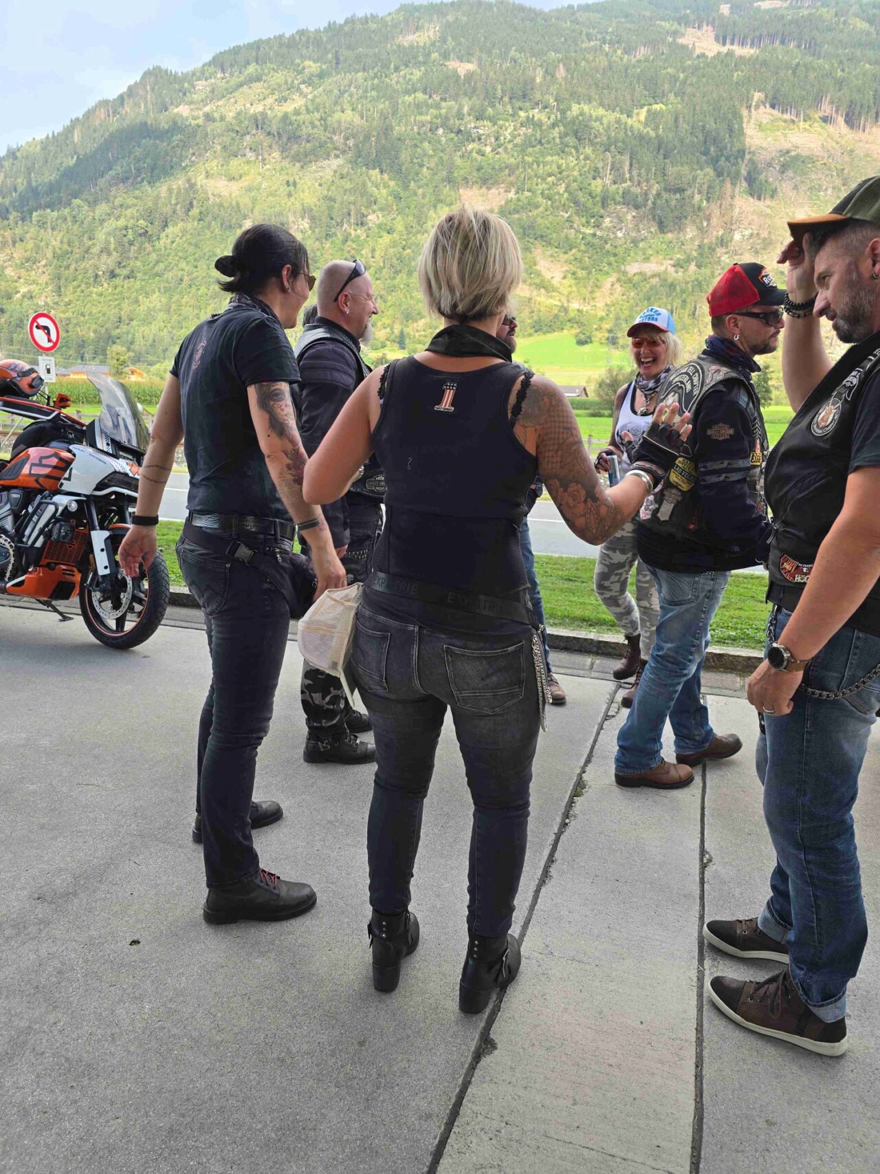 2db5079a-1d39-4ad8-8f62-557703313f16