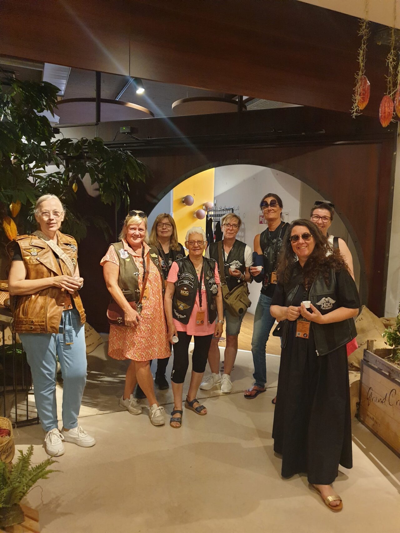 1ebd7e53-c59d-4073-a423-e9b52920081d Mary